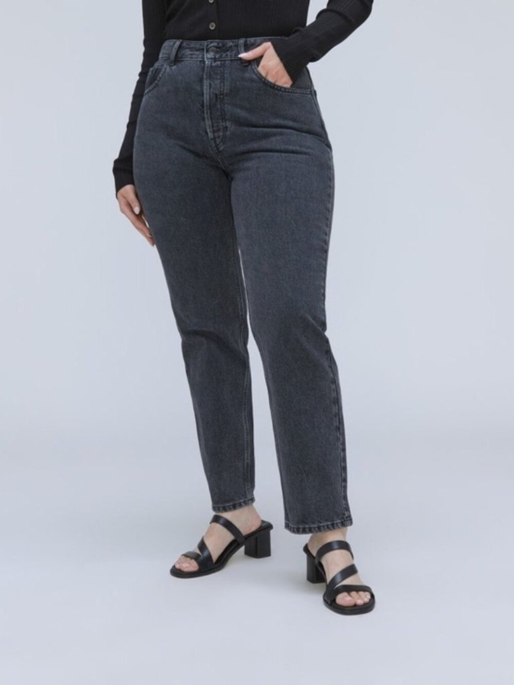 Everlane the Curvy 90’s Cheeky Straight Black Jeans.  Size 27 Crop